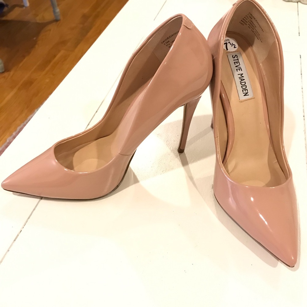 Nude Patent Steve Madden pumps